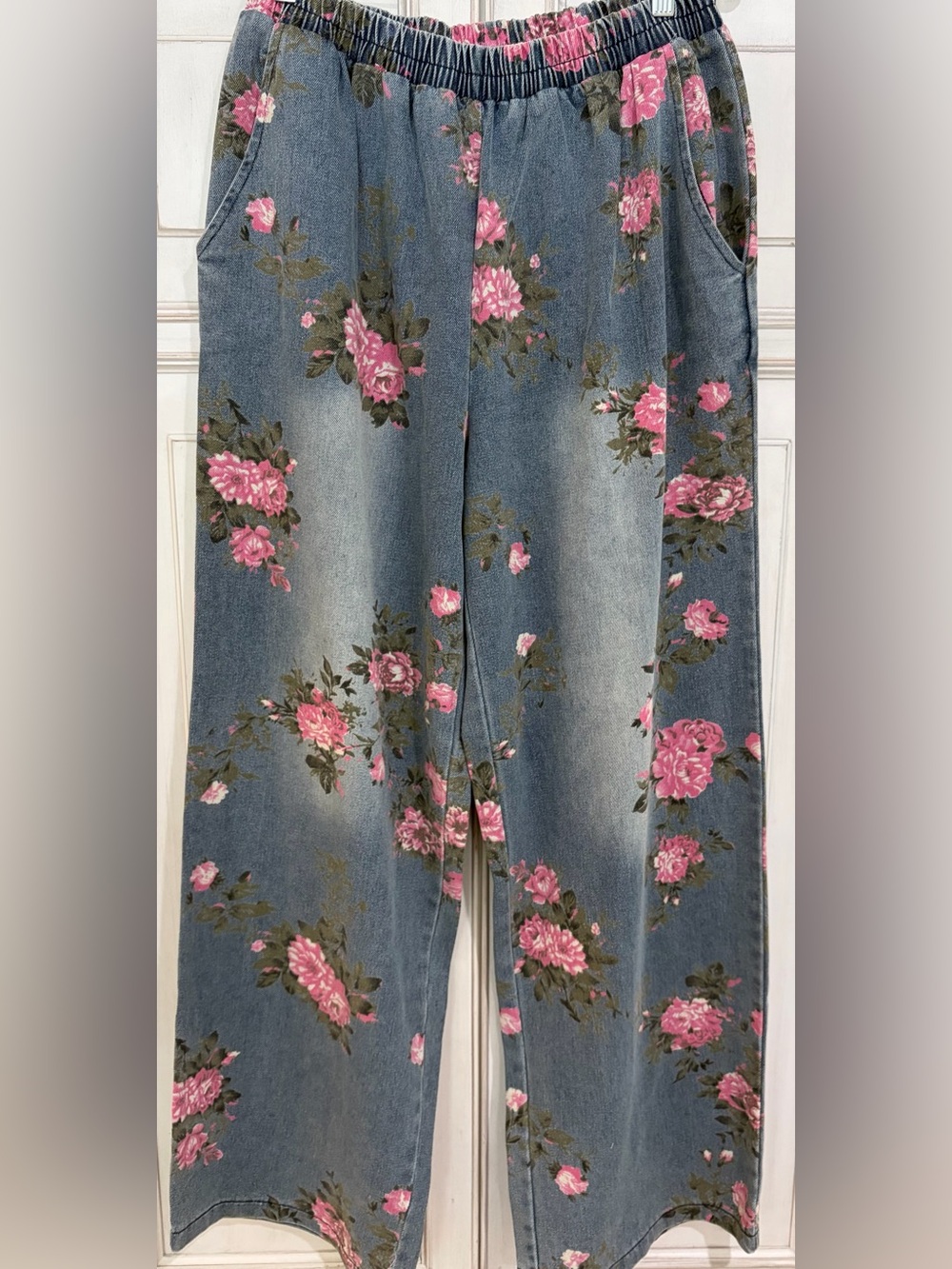 NWOT SZ XL BiBi Blue Denim Wide-Leg Jeans with Pink Rose Print